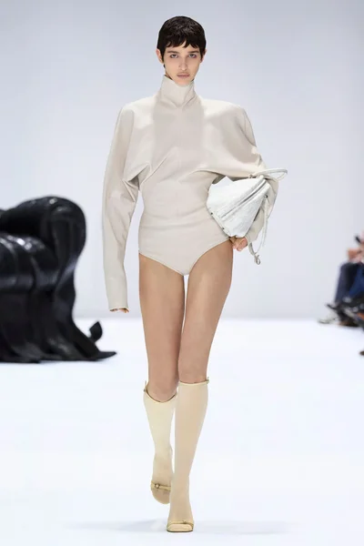 Look 12